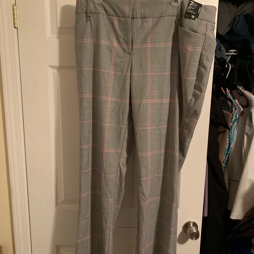 New work & Co 7th Ave Grey and pink 18 pants